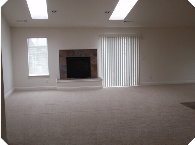 Building Photo - 96413 Oceanside E Dr