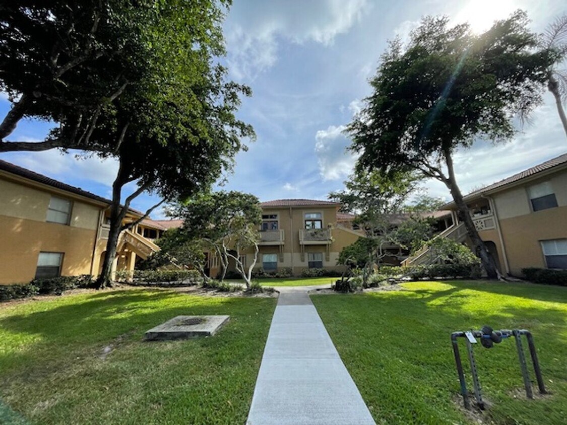 Primary Photo - Palm Lakes Condominium