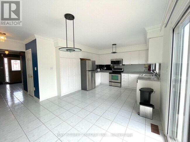 Photo du bâtiment - 2136 Golden Orchard Trail