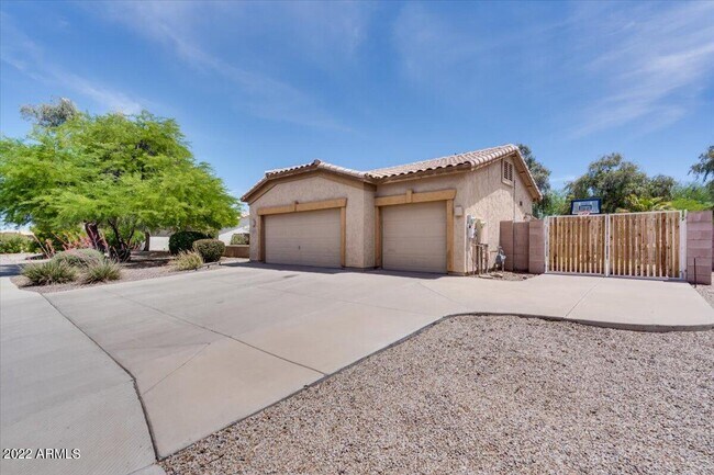 Building Photo - 4581 S Crosscreek Dr