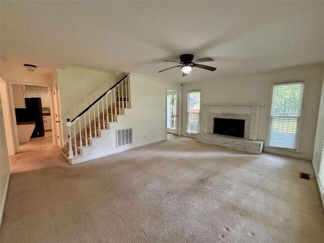 Foto del edificio - 4160 Creekwood Dr