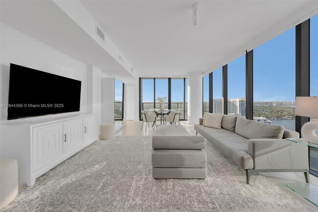 Foto del edificio - 650 NE 32nd St
