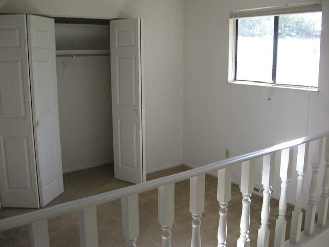 Building Photo - 670 Voiles Pl