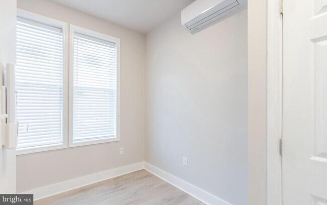 Foto del edificio - 3146 N Franklin St