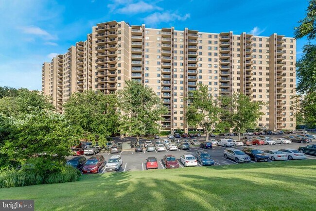 Foto del edificio - 307 Yoakum Pkwy
