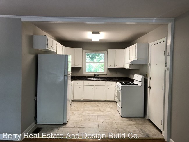 Building Photo - 3 br, 1 bath House - 903 Valley Brook Road