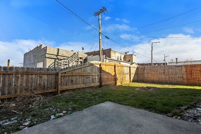 Photo - 30 W Oxford St House