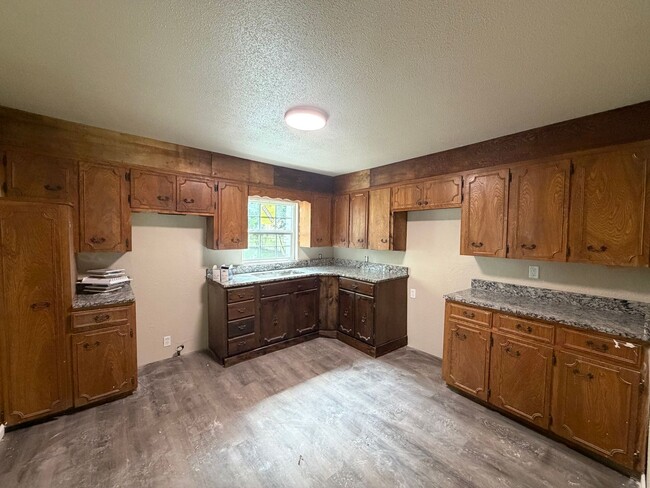 Building Photo - 2 Bedroom 1 Bath Home + Office For RENT!