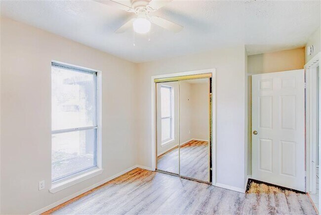 Foto del edificio - Specious 3 bedrooms 2 bathroom Available