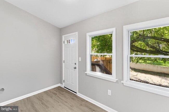 Building Photo - 809 Pontiac Ave