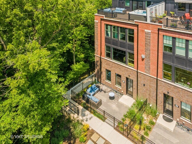 Foto del edificio - 912 E Chicago Ave