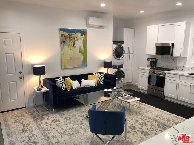 Foto del edificio - 4584 Orchid Dr
