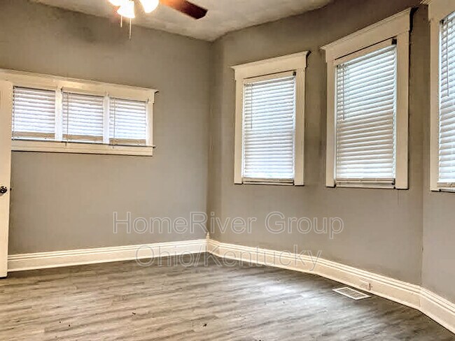 Foto del edificio - 674 S 38th St