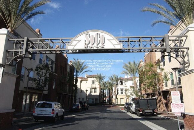 Foto del edificio - 3 Bed + 2.5 Bath Condo with a 2 Car Garage...