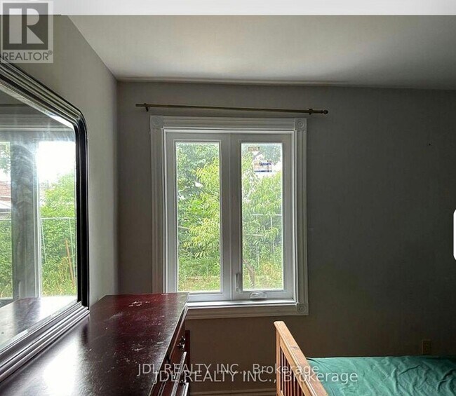 Building Photo - 8 Highwood Ave