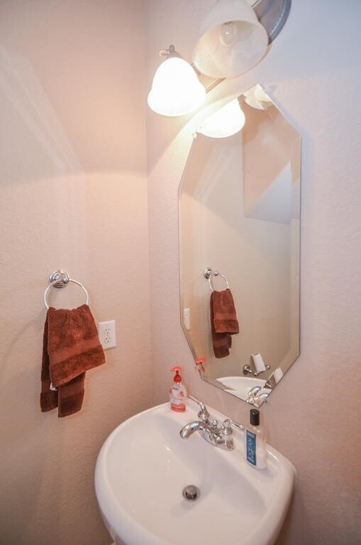 Building Photo - 3042 Royal Oaks Crest