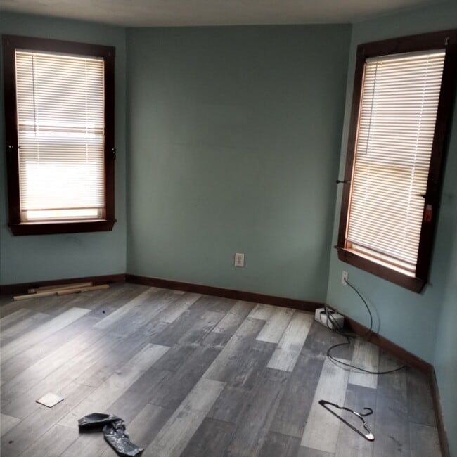 Building Photo - 25 Newcomb Pl