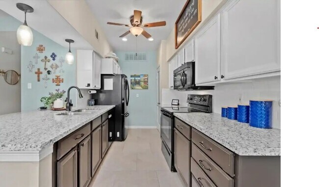 Foto del edificio - Charming 2BR Condo in Houston