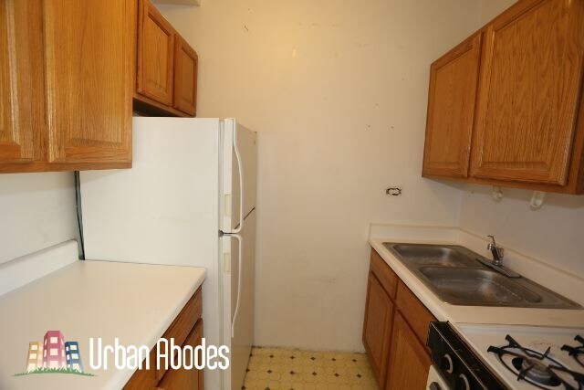 Foto del edificio - 717 W Belmont Ave