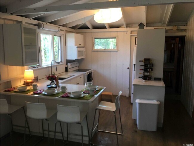 Foto del edificio - 80 Pond Rd