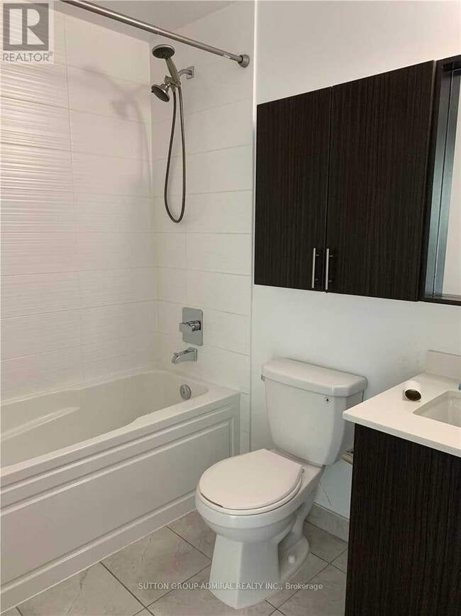 Photo du bâtiment - 7890 Bathurst St