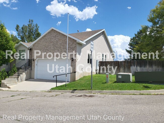 Foto del edificio - 5 br, 3 bath House - 885 South 630 West