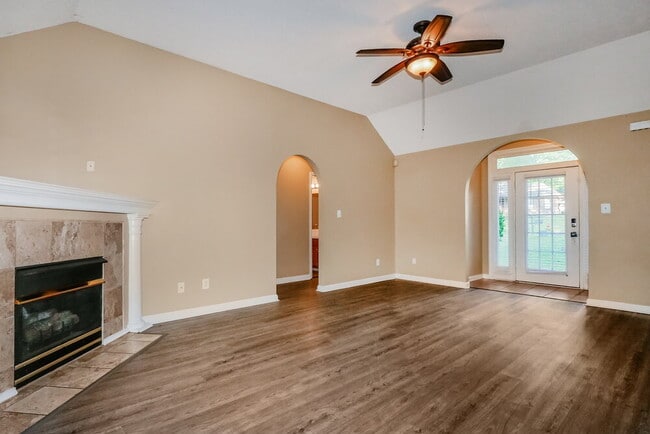 Building Photo - 6670 Tangleberry Cove