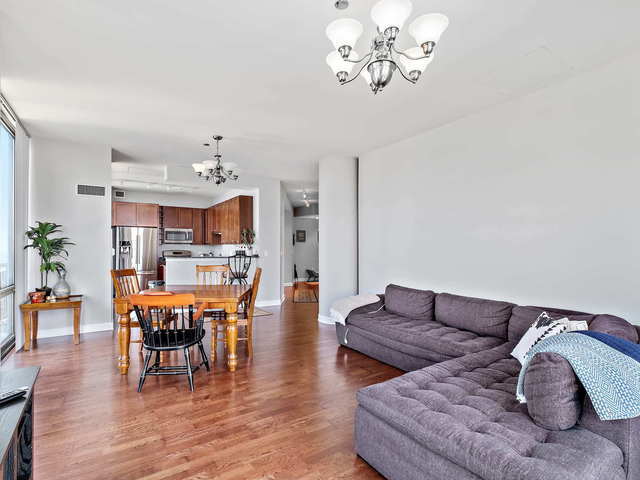 Foto del edificio - 233 E 13th St