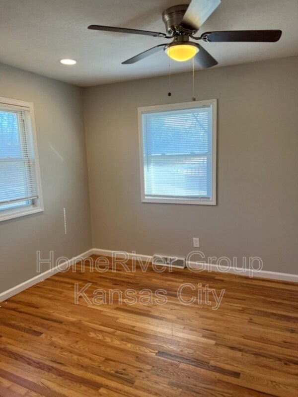 Foto del edificio - 4732 N Bristol Ave