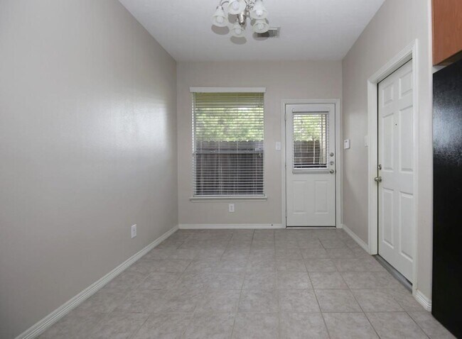 Foto del edificio - 21043 Sun Creek Dr