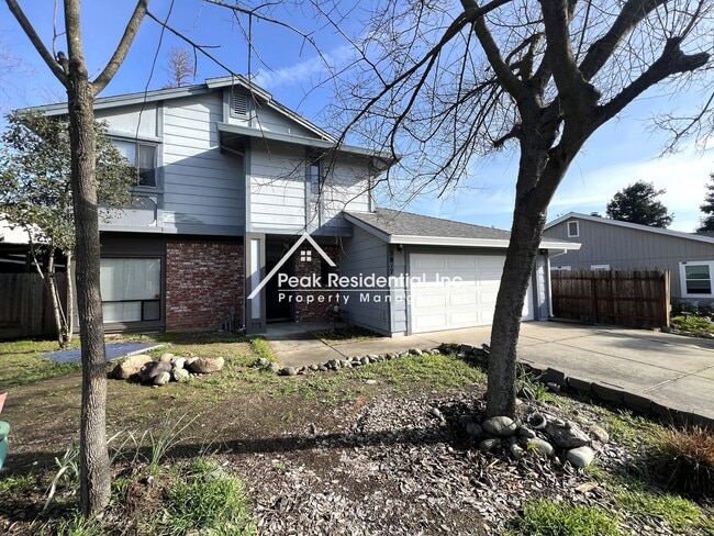 Building Photo - Spacious Antelope 4bd/2.5ba Home with 2 Car Garage