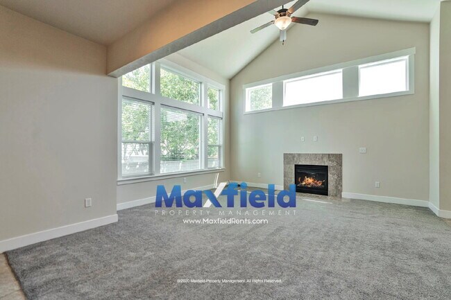 Building Photo - Heart of Riverton Pet Friendly Townhouse 3 BD 2.5 BA 2 GAR
