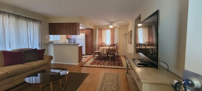 Building Photo - Furnished 2 bedroom Condo