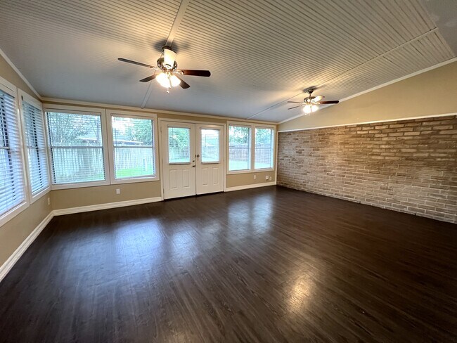Foto del edificio - 11307 Beauvoir Dr