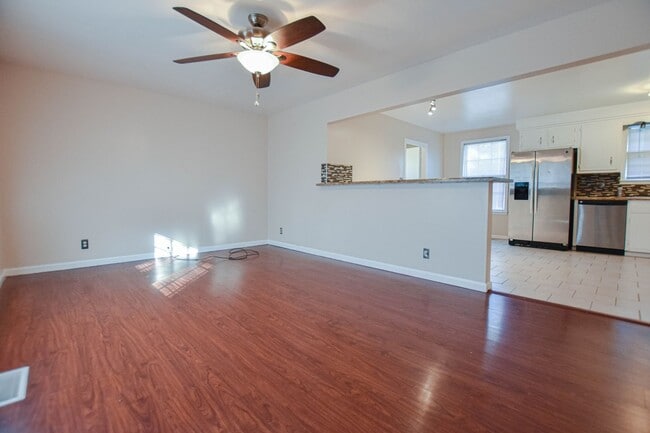 Building Photo - Three Bedroom with Fenced Yard!