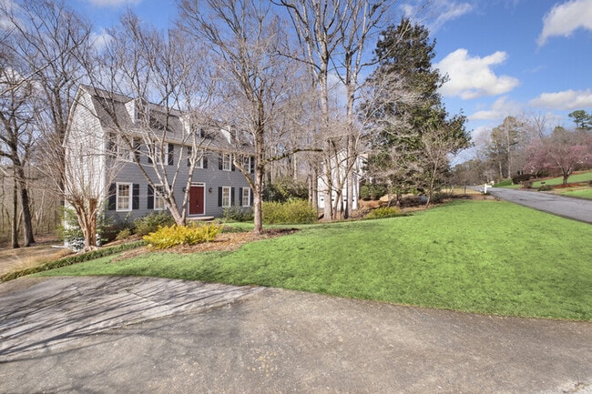 Building Photo - East cobb home! Great schools! Come check ...