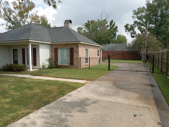 Driveway - 18404 White Oak Dr