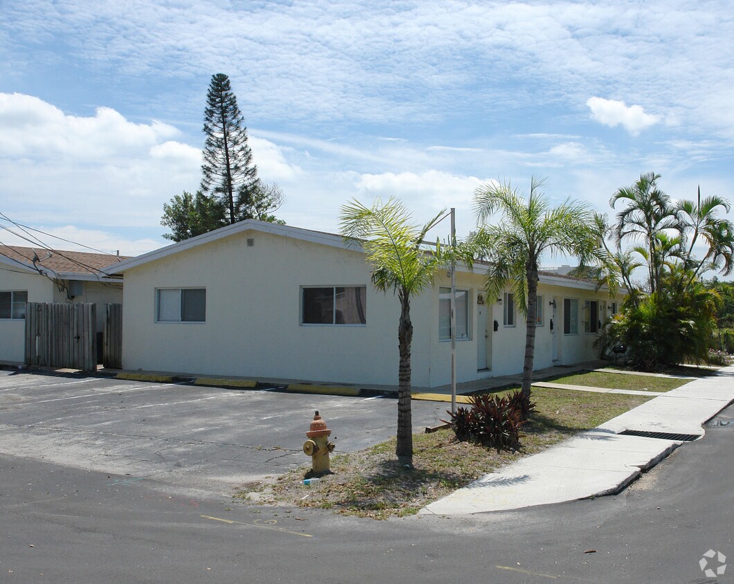 Foto principal - 300-304 SE 9th Ct
