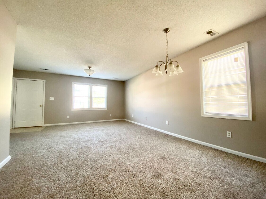 Foto principal - 202 Old Oak Rd