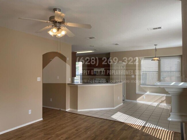 Building Photo - 827 Chase View Dr