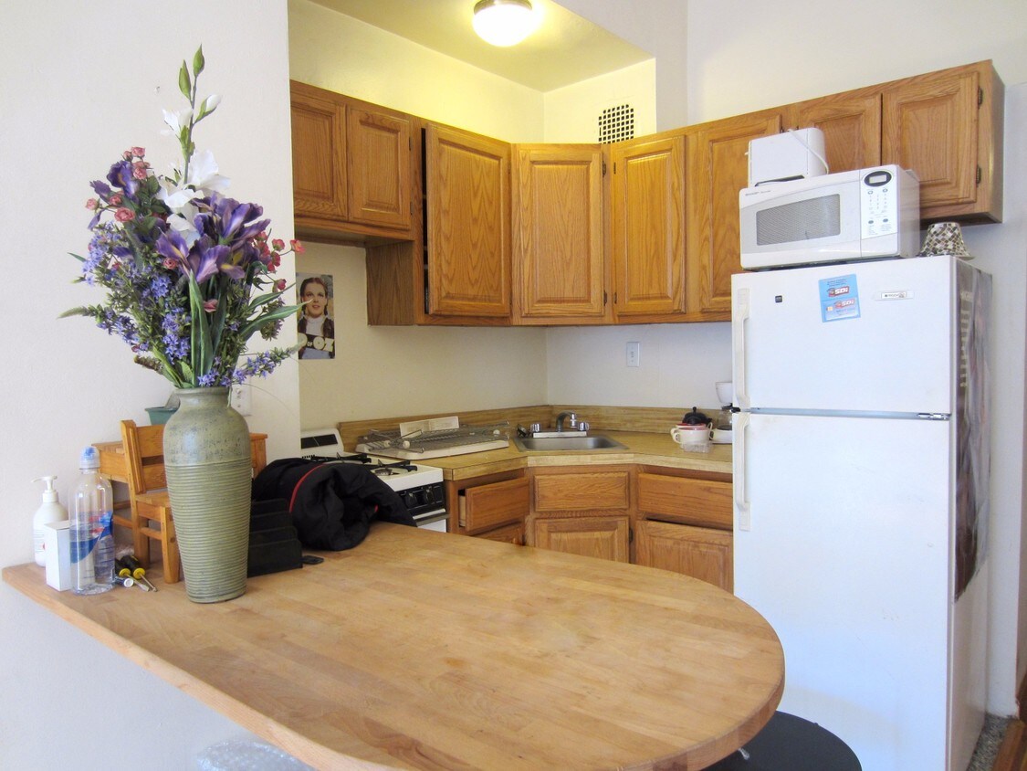 Primary Photo - 356 W 46th St