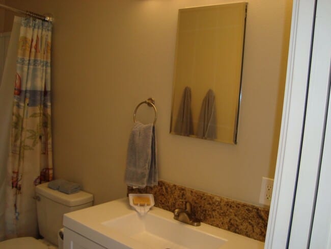 Photo - 615 E 2nd St Apartment