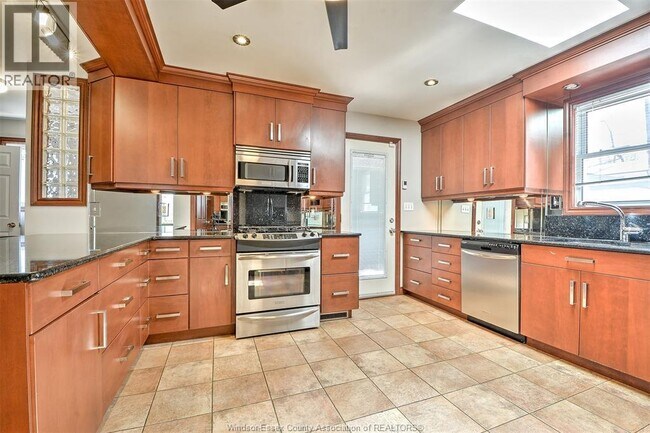 Building Photo - 2525 Windermere Rd