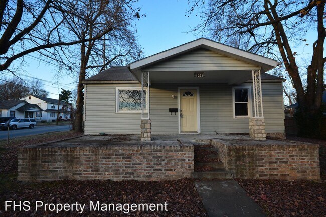 2 br, 1 bath House - 1221 W. Mount Vernon Ave photo'