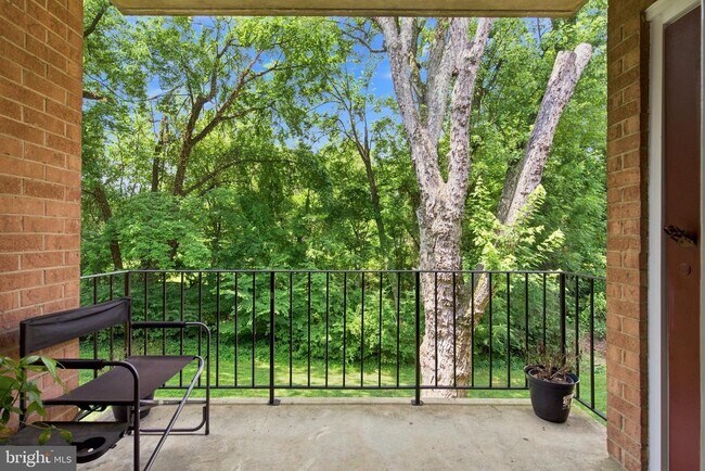 Building Photo - 3814 Lyndhurst Dr