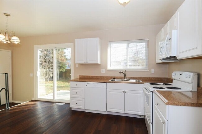 Foto del edificio - 9954 Columbine St