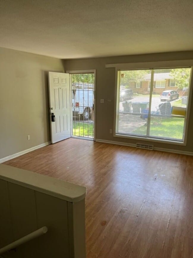 Building Photo - 4641 Highlake Dr