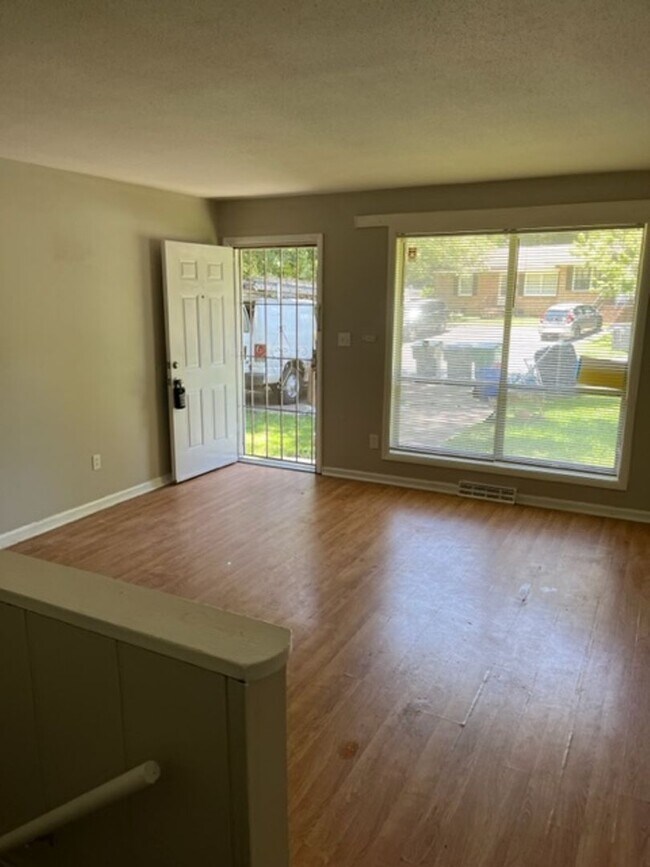 Foto del edificio - 4641 Highlake Dr