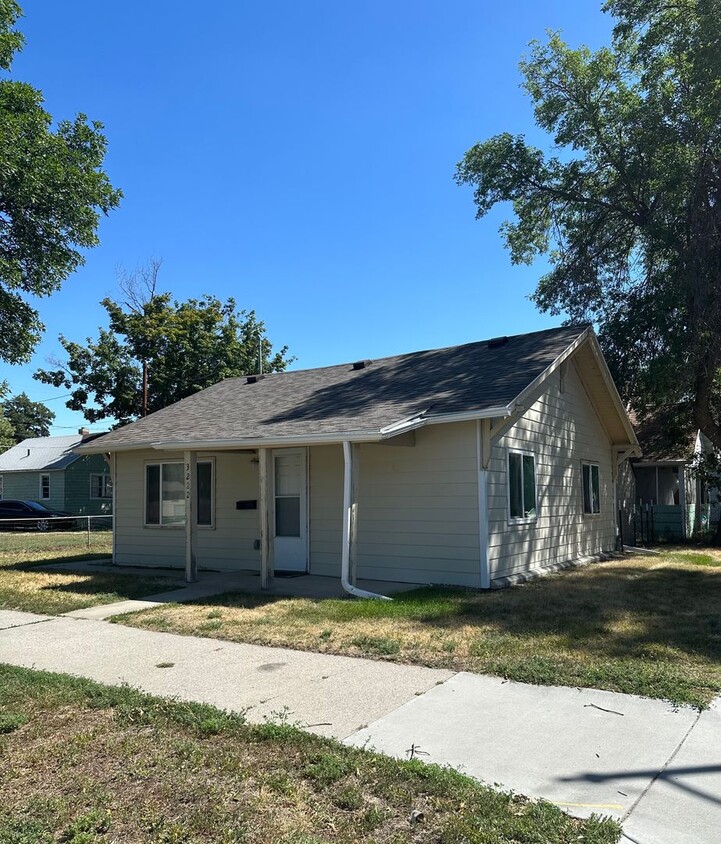 Primary Photo - 2 Bed/ 1 Bath House with Fenced Yard