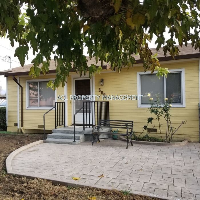 Primary Photo - 300 Shepherd Ave